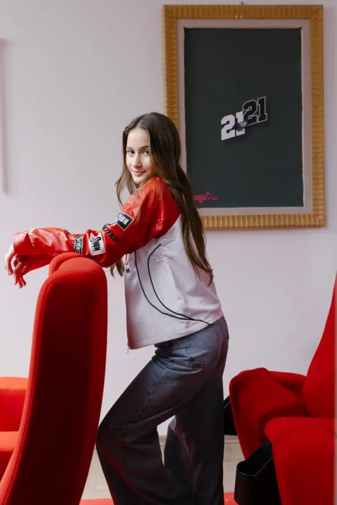 אביגיל ויסמן מתוך 21 עד 21 של מעריב לנוער, צילום: דויד סקורי איפור ושיער: טל נעמן